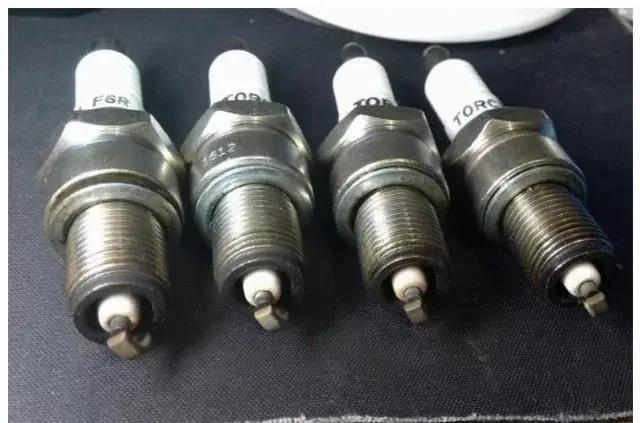 車子出現(xiàn)這3種征兆，是在提醒該換火花塞了-第1張圖片-鄭州市冠恒貿(mào)易有限公司【官方網(wǎng)站】-車用潤滑油服務(wù)專家